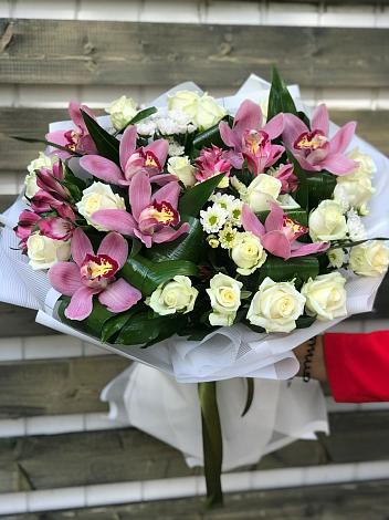 Букет цветов из: Розы и Хризантемы в Огниково