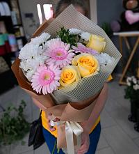 Букет цветов из:  Герберы, Розы и Хризантемы в Огниково