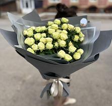 Букет Белые кустовые розы Солинеро в Огниково
